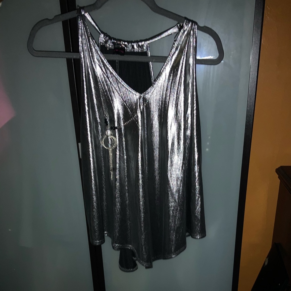 Silver blouse with necklace acc